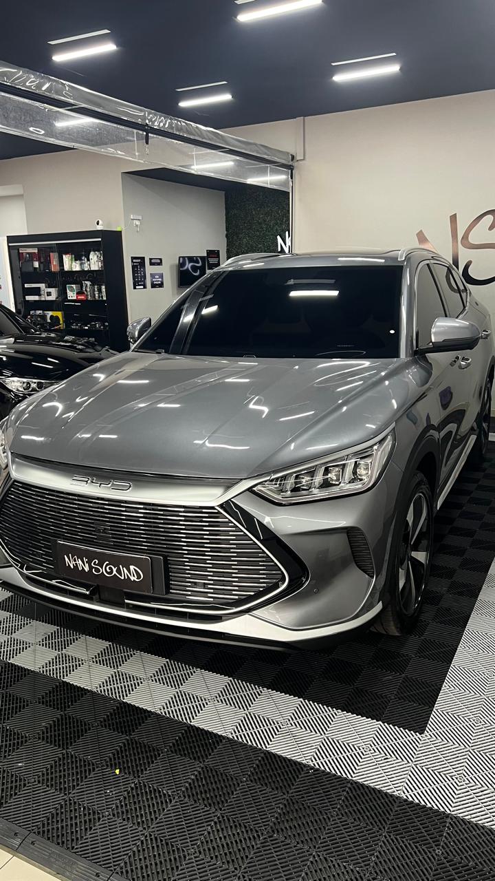 Carro com película de segurança na loja Nani Sound Granja Viana